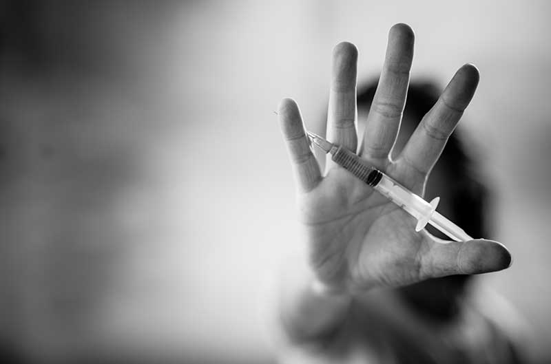 بعض الأسباب الرئيسية لتعاطي المخدرات 1 أسباب تعاطي المخدرات